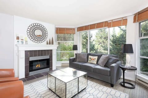 - Cozy Whistler living room with mountain views  
- Modern fireplace and large windows for natural light  
- Relaxing retreat near Whistler Village attractions  
