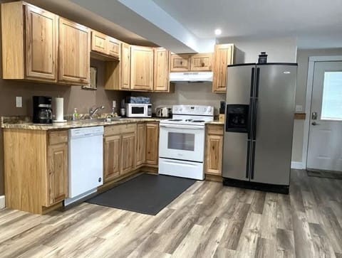 Our full kitchen has everything needed for cooking, baking a full meal from scratch. Or you can just warm up a microwave meal. *Dishes for 8 plus plastic kiddie dishes for the kids . *Wine glasses and extra plastic glasses for use in the hot tub. 