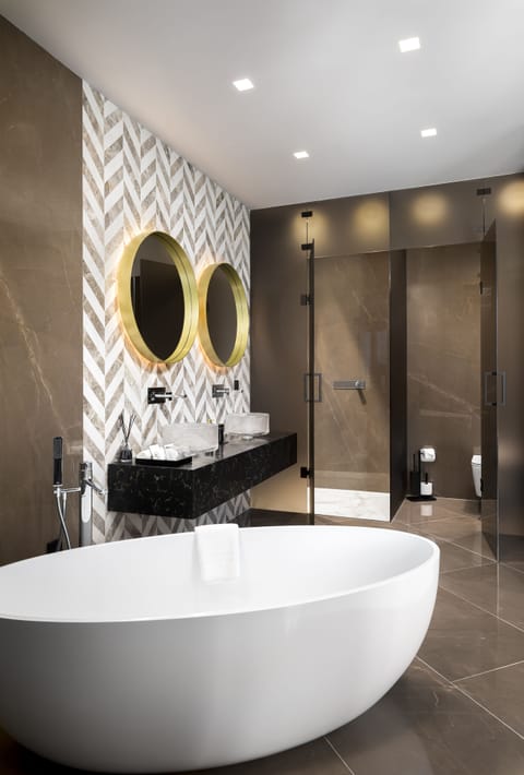 Presidential Double Room | Bathroom | Designer toiletries, hair dryer, bathrobes, slippers