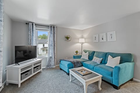 Cute Living Space, Smart TV and Wi-Fi