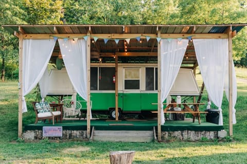 Welcome to the Charming Camper!