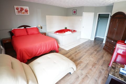 Honeymoon Double Room, 1 Queen Bed, Jetted Tub | Jetted tub