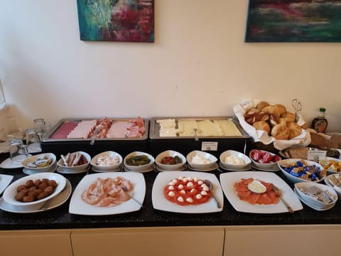 Signature Double Room | Food and drink