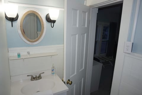Standard Room, 1 Queen Bed | Bathroom | Shower, free toiletries, hair dryer, soap