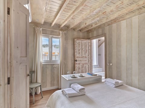 Cozy Double Room | Premium bedding, in-room safe, soundproofing, iron/ironing board