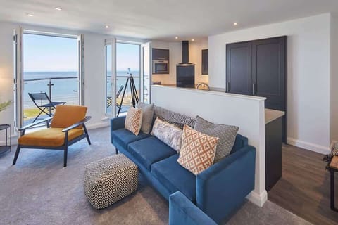 The Waves, Whitby - Host & Stay