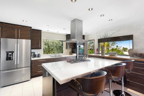 Seating for 3 at the island