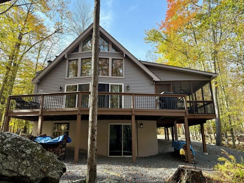 Beautiful Chalet windows, deck, and screened in porch overlooking serene woods