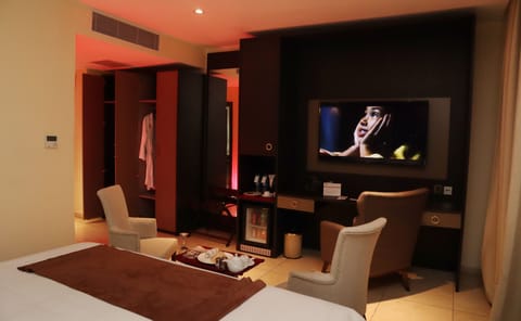 In-room safe, desk, soundproofing, iron/ironing board