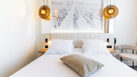 Classic Room, 1 Double Bed | In-room safe, desk, blackout drapes, soundproofing