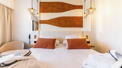 Privilege, Superior Room, 1 Double Bed | In-room safe, desk, blackout drapes, soundproofing