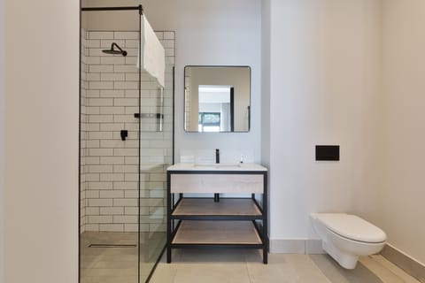 Towels, soap, shampoo, toilet paper