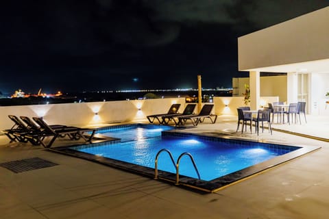 Outdoor pool, pool umbrellas, sun loungers