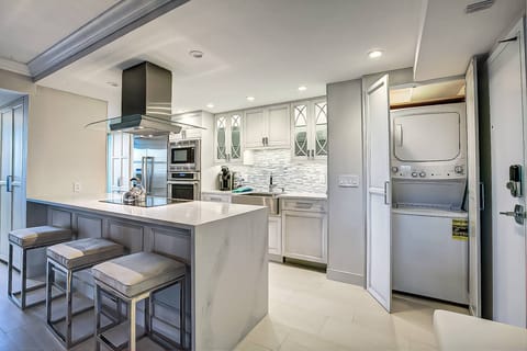 Condo (Harbor Towers Modern 3BR with den) | Exterior