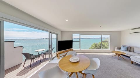 King Bed Waterfront Upstairs Apartment | Iron/ironing board, free WiFi, bed sheets