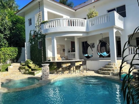 Pool jacuzzi with outdoor kitchen 
Picture taken August 2022