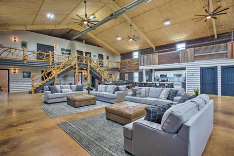 Calera Vacation Rental | 5BR | 4.5BA | 5,000 Sq Ft | 2-Story Home