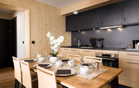 Tuck into a great meal in your dining area.