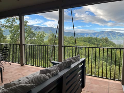 Panoramic mountain views from the open air porch