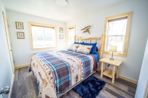 Downstairs master bedroom.  Queen size bed. 