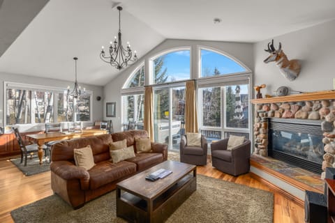 Perfect for families, couples, cozy, open floor plan with gas fireplace
