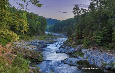 Knotty and Nice Luxury Cabin
(Broken Bow, Oklahoma)
