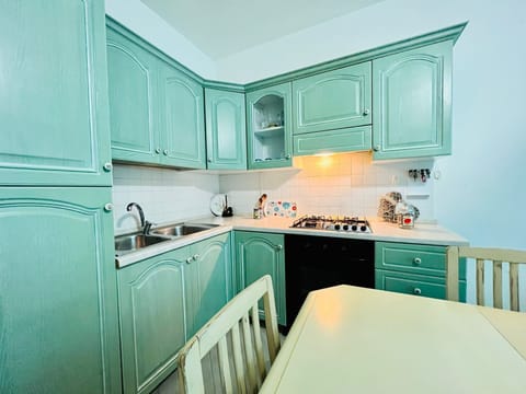 Apartment, 3 Bedrooms | Private kitchen | Full-size fridge, oven, stovetop, cookware/dishes/utensils
