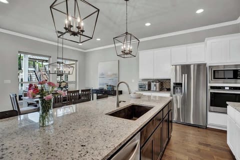 Fully equipped kitchen.