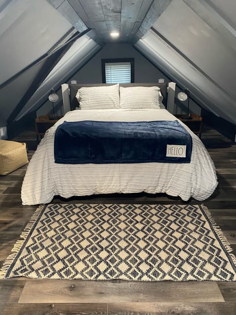 Upstairs sleeping area with Queen Bed