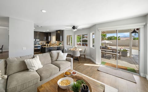 Family room & kitchen with direct access to the backyard. 