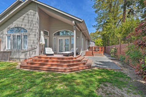 Grants Pass Vacation Rental | 3BR | 2.5BA | 2,000 Sq Ft | Stairs Required