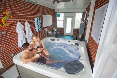 Private indoor/outdoor hot tub—steamy year-round after BG shopping or BGSU events.