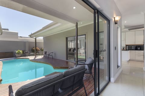 House (6 Bedrooms) | Interior