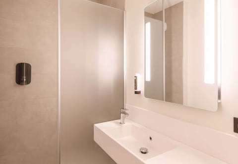 Shower, towels, soap, toilet paper