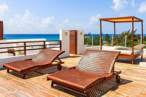 
Elevate your relaxation! Breathtaking ocean views are all yours.