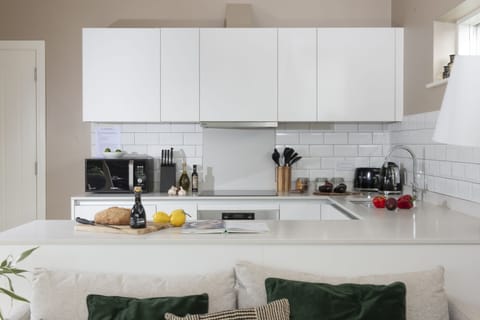 Oven and stovetop in the kitchen - Salt Life, Dunes at Upton Towans