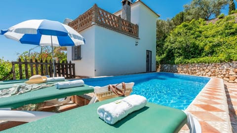 Cortijo la Joya Cómpeta by Ruralidays