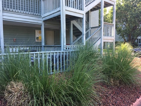 Ground level condo makes coming and going very easy!