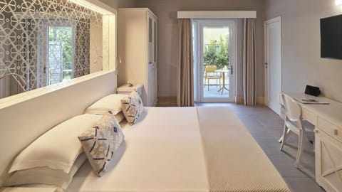 Prestige Double | Down comforters, minibar, in-room safe, desk