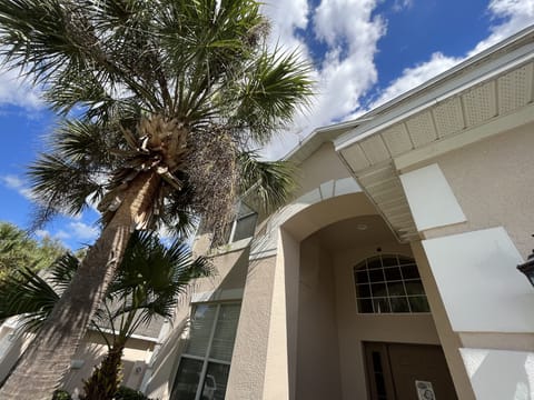 7 Bd; 4.5 bth Private home just minutes to  Disney