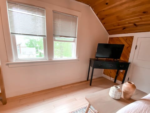 King Bed with TV and Lake View