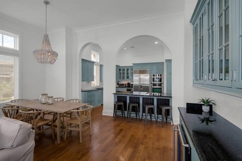 Kitchen and dining area, dry bar. Seating for 6 at the dining table, and 4 at the bar.