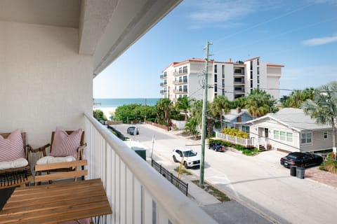 Enjoy the sounds of the ocean while you sip your morning coffee ☕️ 🌊 