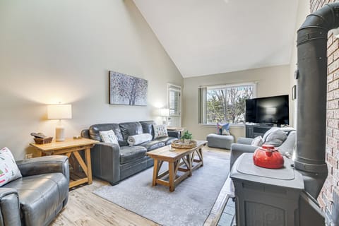 Bartlett Vacation Rental | 2BR | 2BA | 1,113 Sq Ft