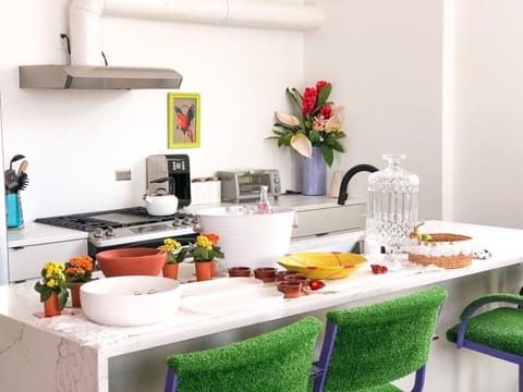 Bright and cheerful kitchen perfect for entertaining 🌸🍴 Fully stocked with modern appliances and fun, colorful details—ideal for group stays, celebrations, and cozy meals in. #TopRatedStay #GroupFriendly