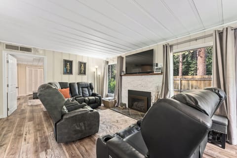 Cozy living room with plenty of seating!