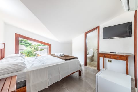 Basic Twin Room | Minibar, free WiFi, bed sheets