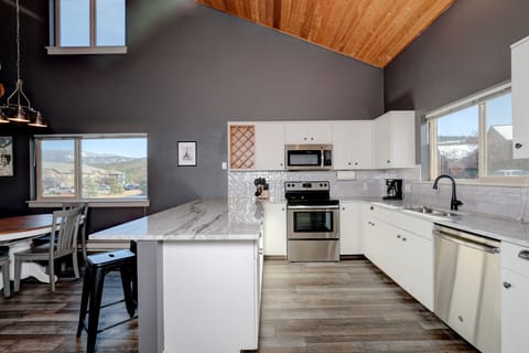 Cook a delicious meal | Main Level