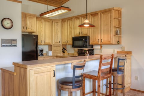 Have breakfast at the bar | Main Level