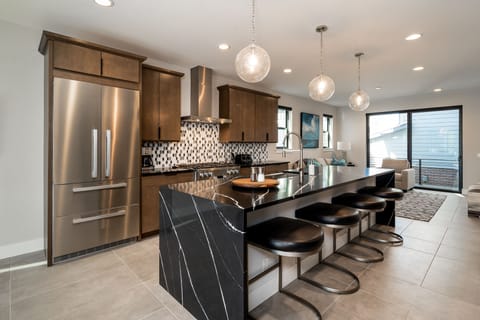 Large full kitchen with 4 seats at the island.